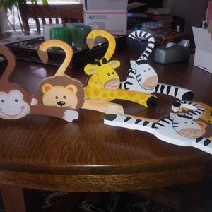 Child's Wood Animal Hangers-Set of 7 Hangers